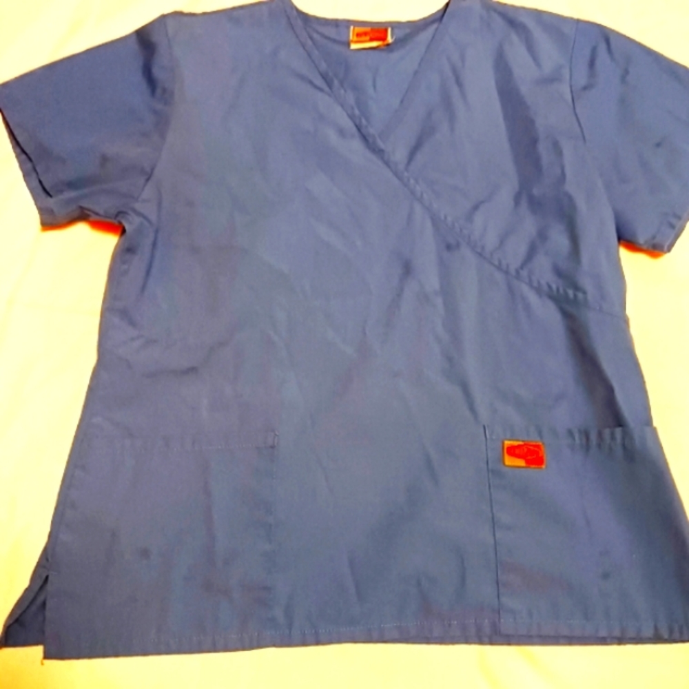 ScrubZone women's top royal blue size Lg. 2 deep front pockets V-neck